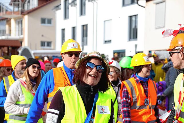 Bild 14: So bunt war der große Umzug beim Seenarrentreffen in Allensbach 2024 &ndash; Teil 1