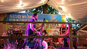 Die Rockabilly Band „Pigass and the Foodlums“ ließ es mit Rock`n`Roll-Titeln nur so krachen.