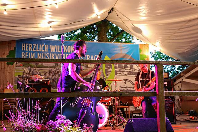 Die Rockabilly Band „Pigass and the Foodlums“ ließ es mit Rock`n`Roll-Titeln nur so krachen.
