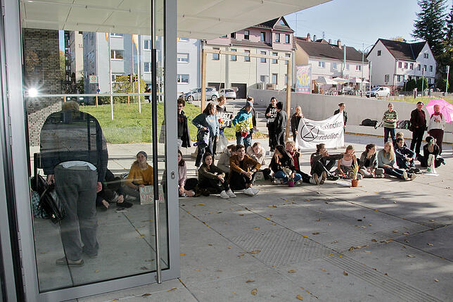 Bild 7: Bilder vom Klimaprotest vor der Gemeinderatssitzung in der Schwenninger Neckarhalle