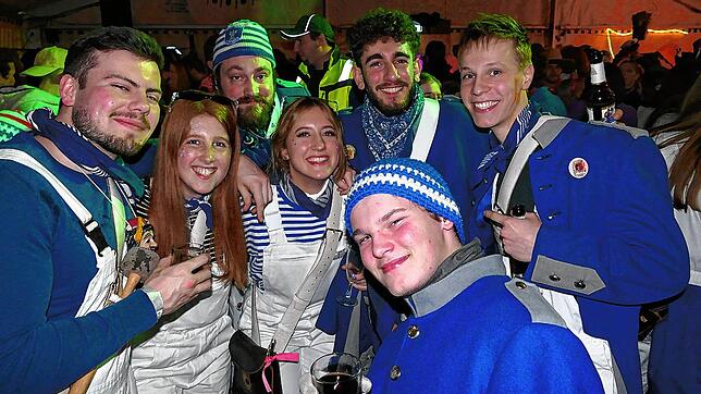 Die Gäste beim Narrentreffen in Behla haben sichtlich Spaß im großen Festzelt. Auch die Wetti-Zunft ist zufrieden mit dem Wochenende.