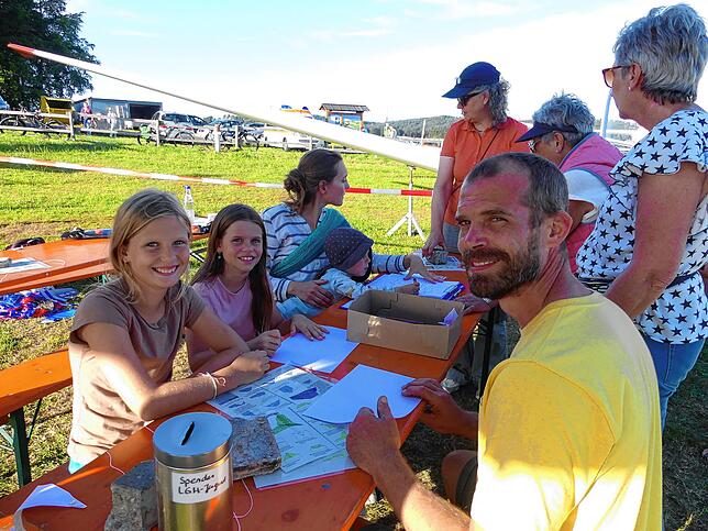 Bild 3: Bilder vom 11. Familien-Drachenfest auf dem Flugplatz in Hütten