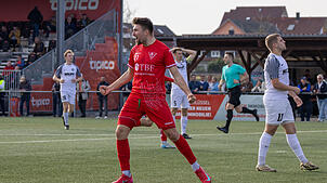 Kian Fetic jubelt nach seinem Treffer zum 1:0. Am Ende schlägt der FC Rielasingen-Arlen den SV Bühlertal 2:1.