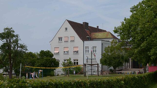 Die Erweiterung der Jakob-Gretser-Schule ist aufgrund der hohen Kosten auf Eis gelegt. Nun hat sich der Gemeinderat für einen dritten ...