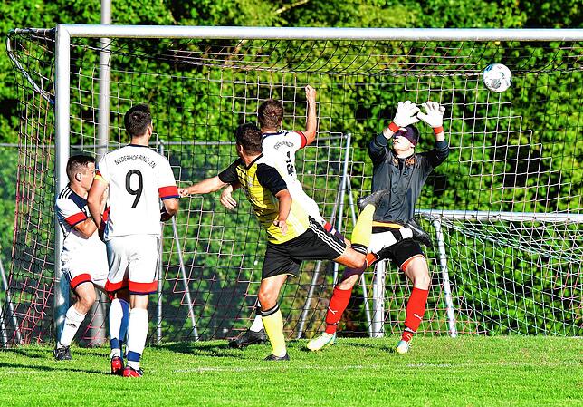 Bild 28: SV Eichsel dreht binnen drei Minuten das Spiel im Rothaus-Bezirkspokal zum 4:3-Sieg bei der SG Niederhof-Binzgen &ndash; und wir haben Bilder!