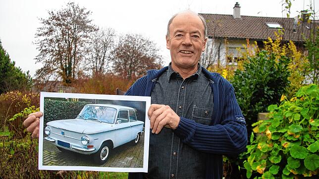 Kastenmäßig und leicht: das war der Prinz. Auf dem Foto, das August König in den Händen hält, ist ein Modell abgebildet, welches seinem ...
