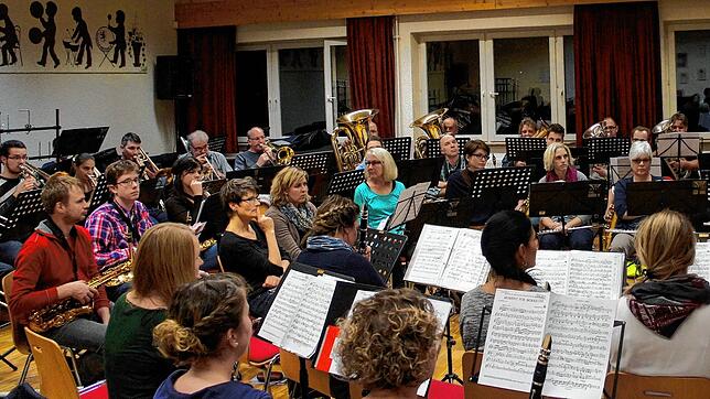 Die Stadt- und Feuerwehrmusik bei einer Probe im Probenraum der Hans-Thoma-Schule in Laufenburg.