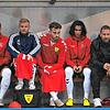 Zufrieden trotz Sauwetter: Der neue Trainer Werner Gottschling (rechts) holte zum Liga-Einstand mit dem FSV Rheinfelden einen wichtigen ...
