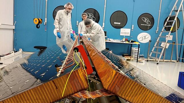Produktion von Sonnensegeln zur Energieproduktion an Bord von Satelliten bei Space Tech in Kippenhausen.