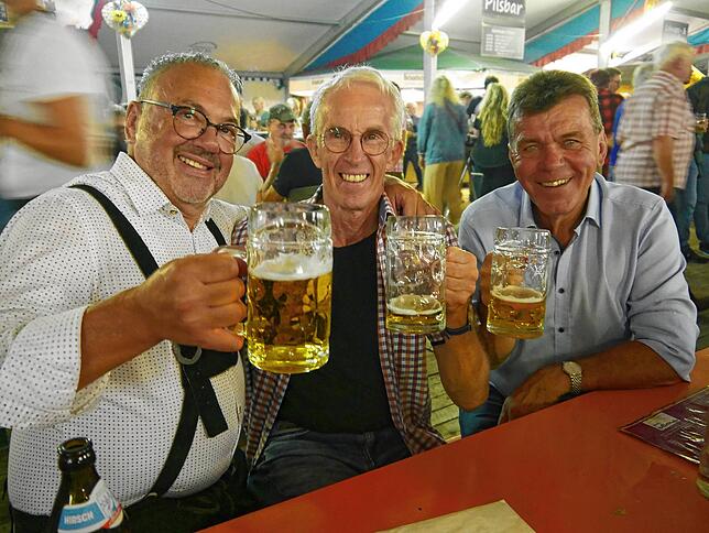 Alt-Bürgermeister unter sich (von links): Hans-Peter Lehmann (Mühlhausen-Ehingen), Alfred Mutter (Volkertshausen) und Artur Ostermaier ...
