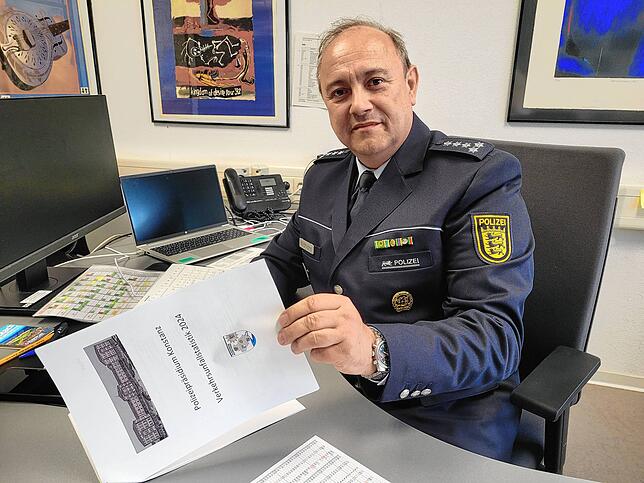 Revierleiter Wolfgang Widmann gewährt einen Einblick in die Verkehrsunfallstatistik 2024. Sie zeigt: Drogen am Steuer und Radunfälle ...