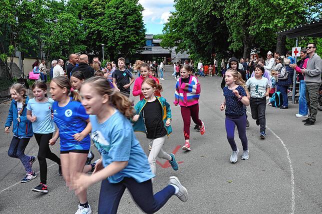 Bild 11: Bilder vom Sponsorenlauf der Grundschule Leimbach