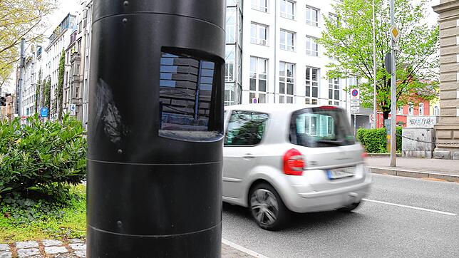 Seit Ende 2020 gilt auf der Oberen und Unteren Laube ein Tempolimit von 30 km/h. Der dortige Blitzer hat seitdem von allen Anlagen in ...