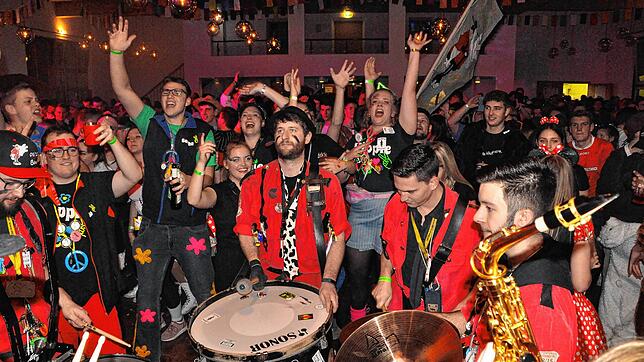 Anfang 2020 war die Fasnetszeit noch in Ordnung: Die 08/15-Band sorgte beim Eröffnungsball der Bermatinger Bärenzunft für Stimmung, im ...