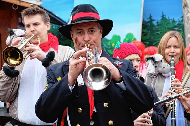 Livemusik kommt vom Musikverein.
