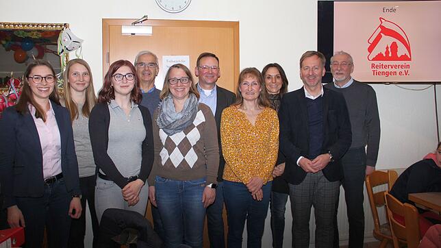 Positive Bilanz zog der Reiterverein Tiengen. Von links: Vorsitzende Nicole Huber, Sportwartin Ella Hübschke, Jugendwartin Anna-Lena ...