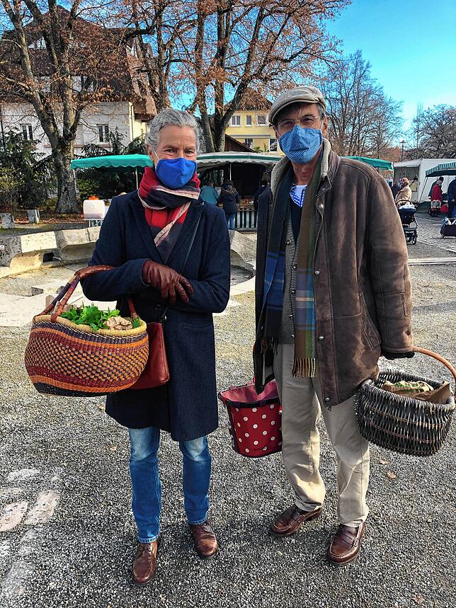 Margret und Franz Moser fühlen sich auf dem Markt sicher. Es bestehe dank den Hygieneregeln kaum eine Ansteckungsgefahr.