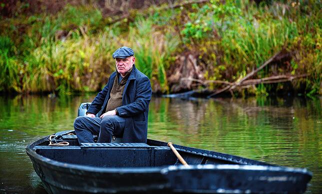 Der wortkarge Thorsten Krüger (Christian Redl) ermittelt im Spreewald. Die Reihe greift bekannte Orte, Feste, Sagen und andere regionale ...