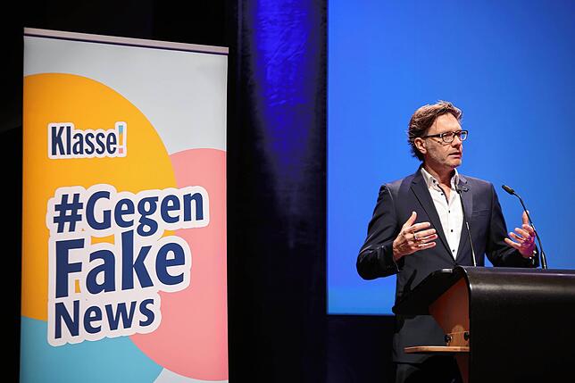 Chefredakteur Stefan Lutz moderiert das VS-Forum – hier bei einer Veranstaltung von Klasse!, dem SÜDKURIER-Medienprojekt für Schulen im ...
