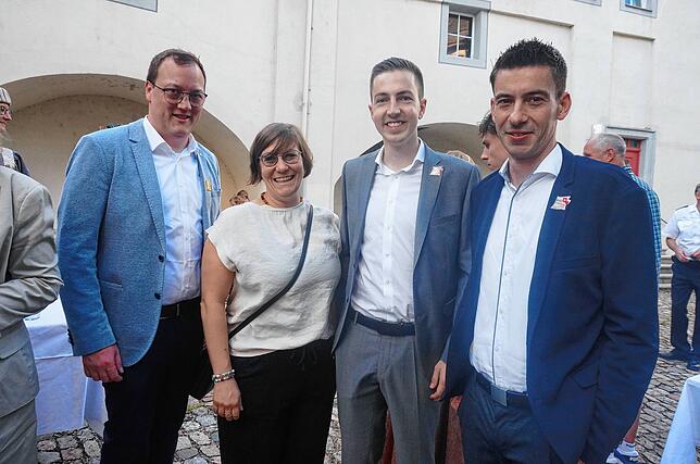 Bild 22: Eintrag ins Goldene Buch beim Heimatabend des Tiengener Schwyzertags – Wir haben die Bilder