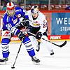 Mit seinem Treffer zum 2:3 eineinhalb Minuten vor Schluss machte Schwenningens Stürmer Tyler Spink (vorn) das Spiel gegen München noch ...