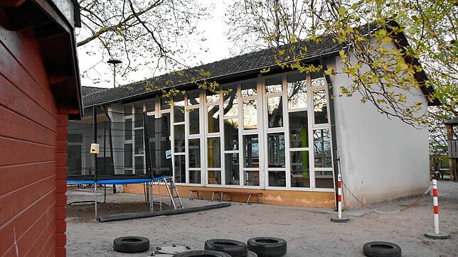 Der Kindergartens Bienenkorb wird energetisch saniert, ohne dass der Baumbestand darunter leidet.