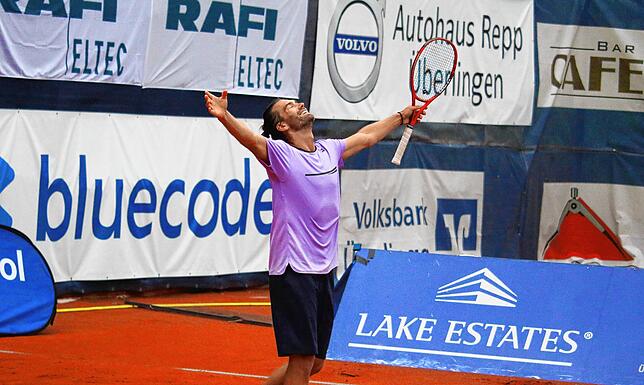 Peter Torebko gewann alle Spiele in der Vorrunde der Tannenhof Resort German Men‘s Series in Überlingen. Gestern setzte er sich in ...