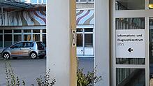 Wird derzeit oft benötigt: das separate Informations- und Diagnostikzentrum am Konstanzer Klinikum. Dort werden Corona-Tests ...