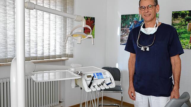 Der Zahnarzt Wolfgang Perino wird im April in den Ruhestand treten. Bisher sucht er zwar auf vielen Wegen, aber dennoch vergebens nach ...