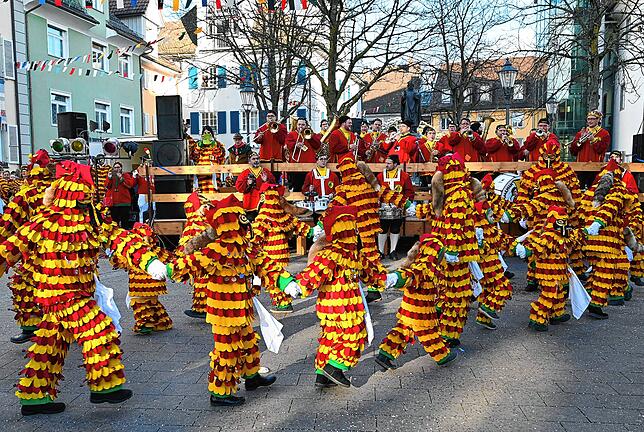Bild 4: Alle Bilder vom Narrenbaumstellen der Narrizella Ratoldi auf dem Marktplatz