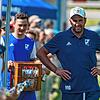 Vorsicht: Auch beim FC Weizen mit Trainer Michael Gallmann wird noch kein Bier serviert. Selbst nach dem klaren 3:0-Sieg im Hinspiel ...