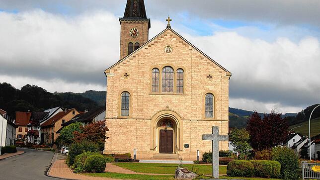 Dem Heiligen Gallus geweiht ist die Pfarrkirche in Obereggingen. Ihr Vorgängerbau wurde bei einem Brand zerstört.