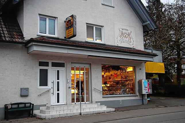 Bei der Bäckerei Engelmann in Moos-Weiler können Kunden an Silvester bis 12.30 Uhr Backwaren kaufen.