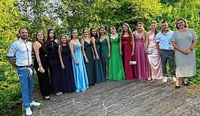 Die Klasse SGGG (Gesundheits- und Sozialwissenschaftliches Gymnasium, Profil Gesundheit): Jana Bucher, Amelie Canic, Marisa de Almeida ...