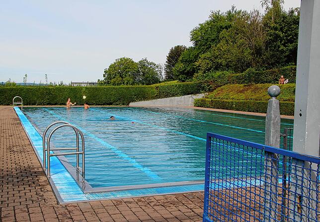 Bietet sich für eine kleine Abkühlung an: der Swimmingpool auf dem Gelände des Campingplatzes.
