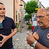 AfD-Bundestagkandidat und Kreistagsmitglied Nicolas Gregg (links) diskutiert mit Seenotretter, Unternehmer und Gemeinderat Thomas Nuding ...