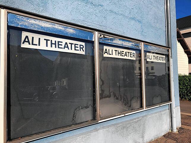 Die Schaukästen des Ali-Theaters sind leer. Seit 2019, und damit bereits vor Beginn der Corona-Pandemie, finden hier keine ...