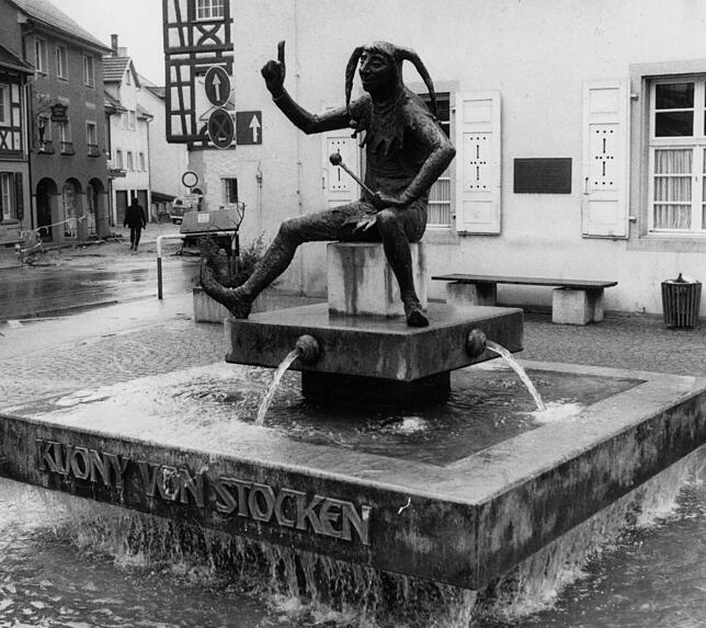 Dieses Bild, das etwa Ende der 1970er entstanden ist, zeigt den Kuony-Brunnen am Marktplatz. Seit 2001 ist der Standort des Brunnens mit ...