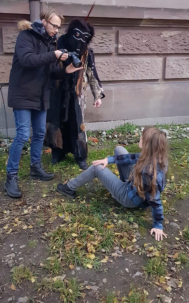 Dreharbeiten für eine Filmsequenz, die beim Theaterstück „Am Wasser“ eingespielt werden soll. Das Bild zeigt Regisseur ...