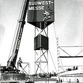Der heutige Messeturm wird 1978 aufgestellt.