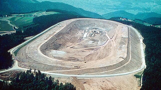 Das Hornbergbecken wurde 1971 bis 1973 gebaut. Es ist das Oberbecken des Pumpspeicherkraftwerks Wehr, das Strom in Form von Wasser ...