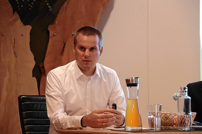 Marius Wöhler, Teamleiter Projektentwicklung und Vertrieb beim Stadtwerk am See, präsentierte in den drei Gemeinden den Ablauf und die ...