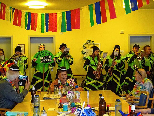 Bild 30: Fasnacht-Highlights in Wald: Unvergessliche Bilder vom Rathaussturm und Schülerbefreiung!