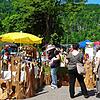 Der erste Beuroner Abendmarkt wird gut angenommen. An den Ständen gibt es regionale Produkte zu kaufen, davon sind viele in Handarbeit ...