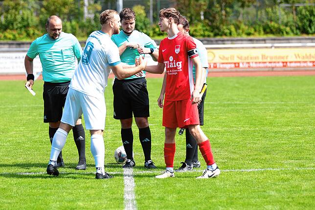 Bild 3: FC Tiengen 08 unterliegt Tabellenführer Spvgg. Gundelfingen/Wildtal mit 1:2 – und wir haben Fotos!