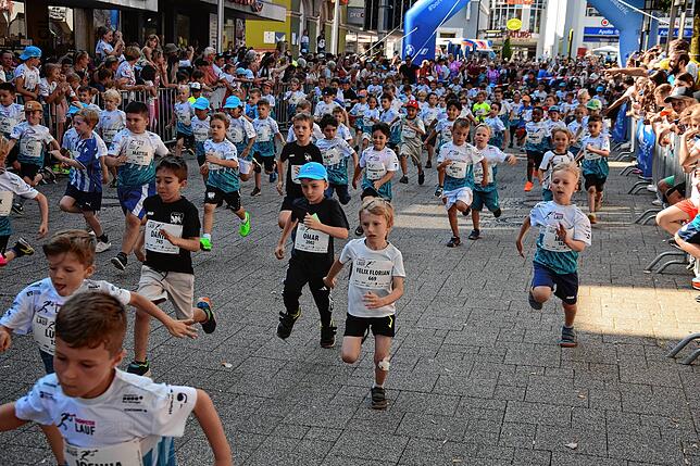 Bild 8: So viele sind beim 14. Trompeterlauf in Bad Säckingen dabei! Hier die Bilder der jüngsten Läufer