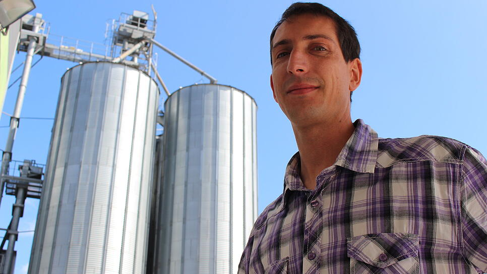 Markus Kaiser ist Niederlassungsleiter der ZG Raiffeisen in Donaueschingen. Hinter ihm befinden sich zwei der großen Silo-Speicher für ...