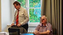 Vor dem Landgericht Ravensburg wurde der 60-jährige Mann aus Friedrichshafen wegen schweren sexuellen Missbrauchs seiner Stieftöchter ...