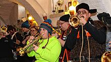 Gäbe es denn keine Corona-Pandemie mehr, würde es im Narrenkeller unter dem Rathaus in Herdwangen zur Fasnet mit den Hedos eng und ...
