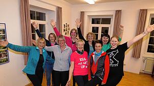 Diese Damen von den Landfrauen bereiten sich derzeit auf den Ball am 22. Februar im Martinssaal vor. Dann werden (von links) Vroni ...
